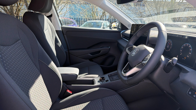 Volkswagen T-Roc 1.5 eTSI 150 Life 5dr DSG Petrol Hatchback - Image 15